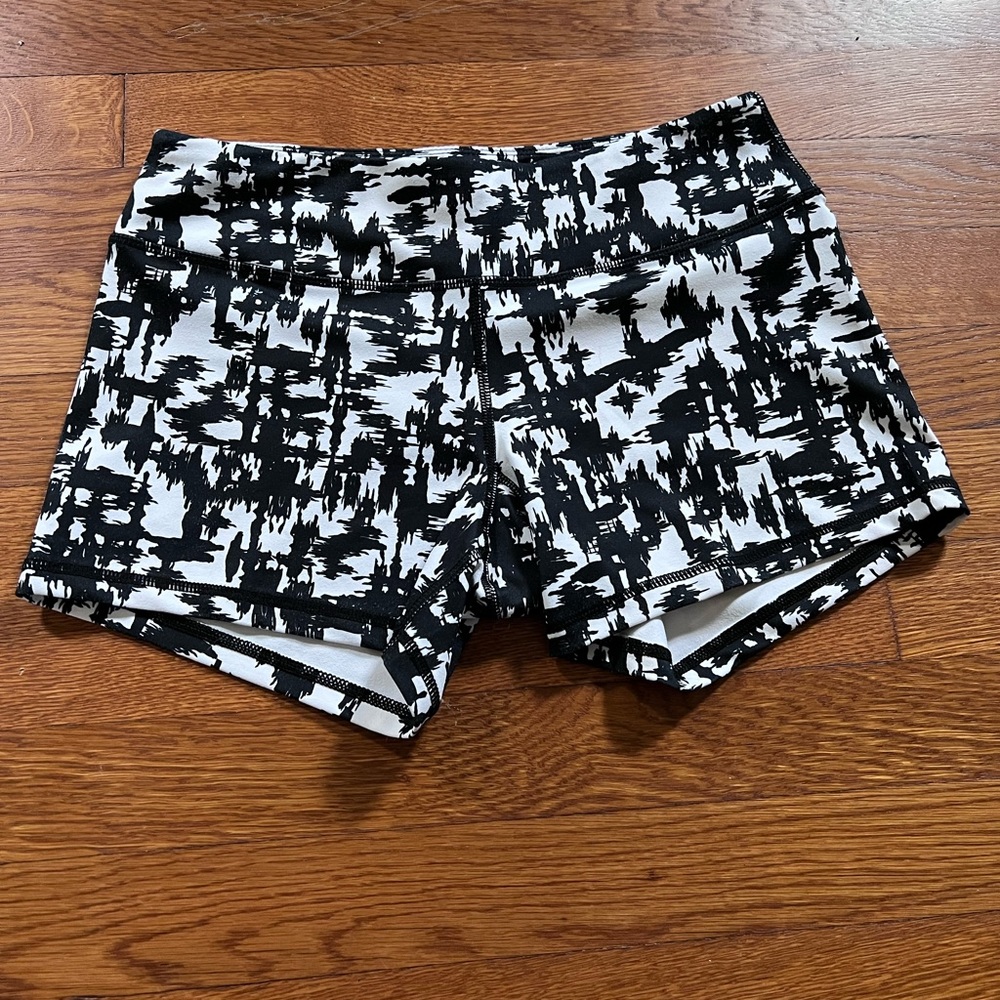Born primitive double take booty shorts size small